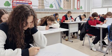 Что получает ребёнок: язык как инструмент или как нагрузку? Взвешенный разбор плюсов и подводных камней